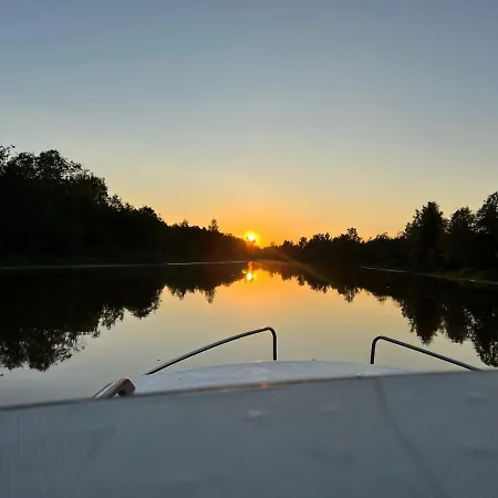 Luxury Boatstay In *